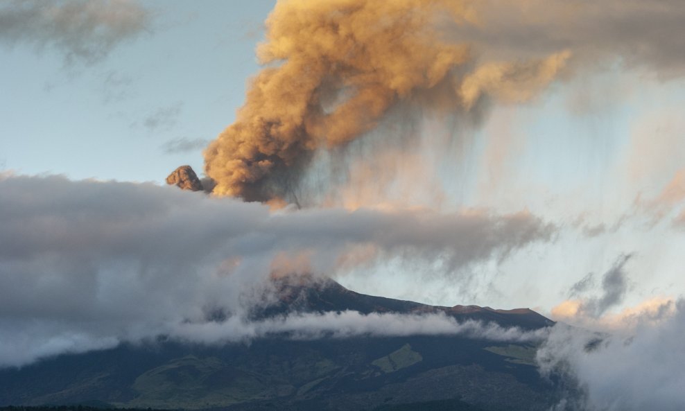 Erupcija Etne i Strombolija