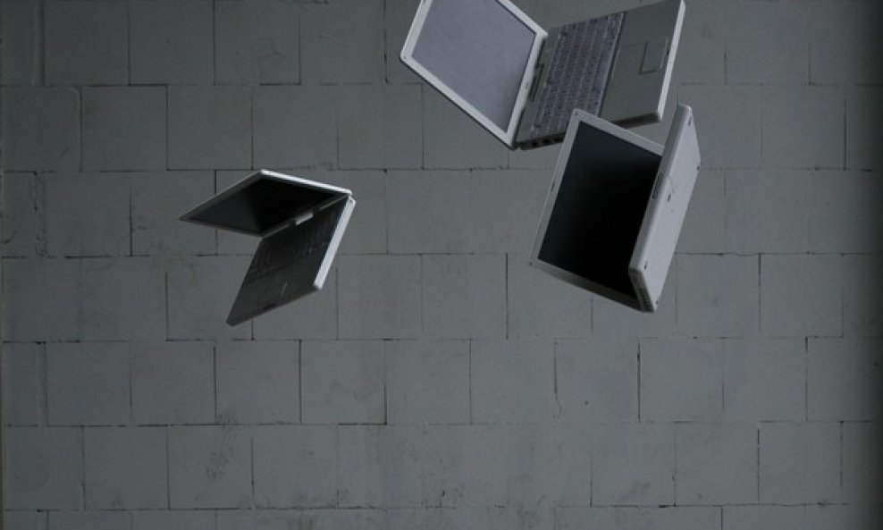 prijenosna računala laptopovi padaju