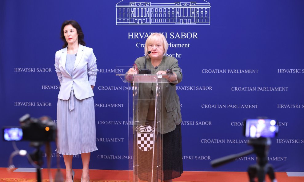 Dalija Orešković i Anka Mrak Taritaš na konferenciji za novinare