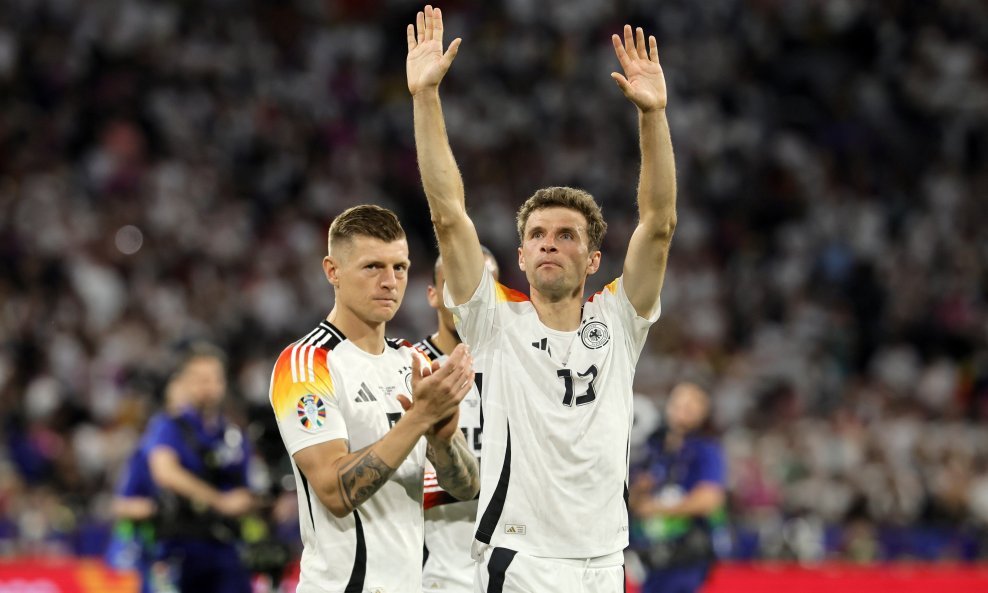 Thomas Müller (desno) i Toni Kroos