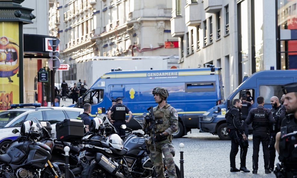 Policija na mjestu zločina u centru Pariza
