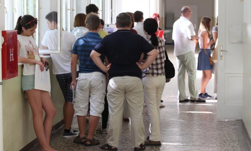 U podne kreće jesenski krug upisa u hrvatske srednje škole