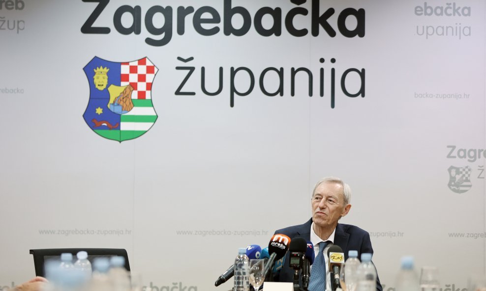 Župan Zagrebačke županije Stjepan Kožić potpisao je u srijedu sa šest prijevoznika ugovor o javnom linijskom prijevozu putnika