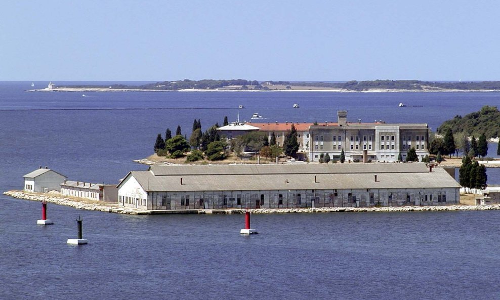 monumenti vojarna pula brijuni rivijera