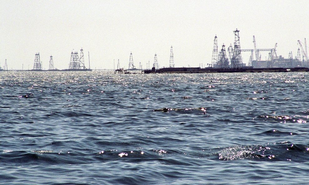 Kaspijsko jezero obiluje naftom