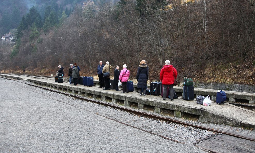 Čekajući vlak u Sloveniji