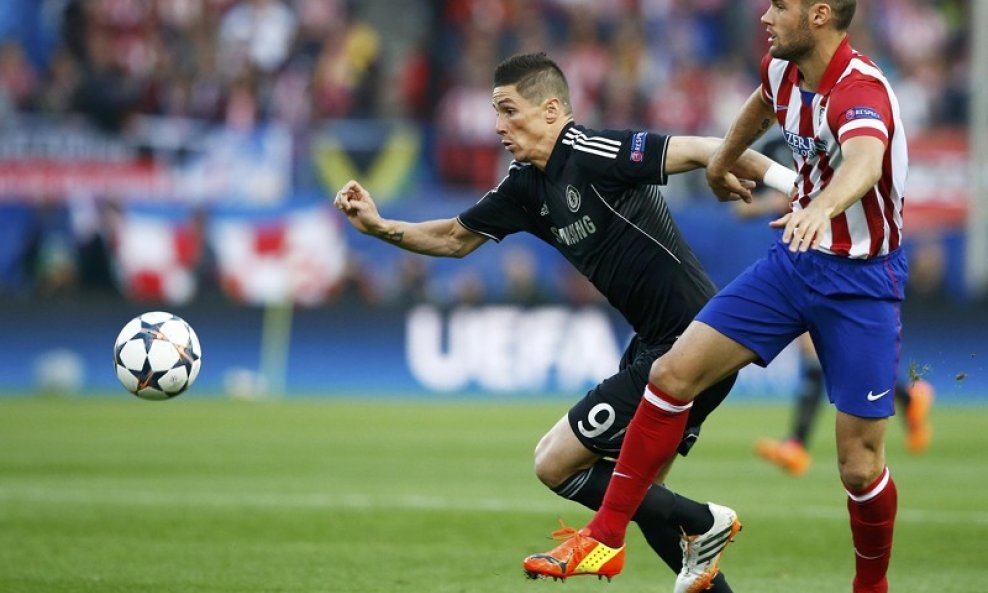 Atletico Madrid - Chelsea, Mario Suarez (R) i Fernando Torres