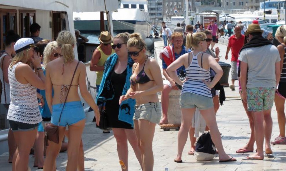 turisti splitska luka