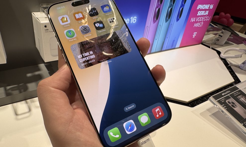iPhone 16