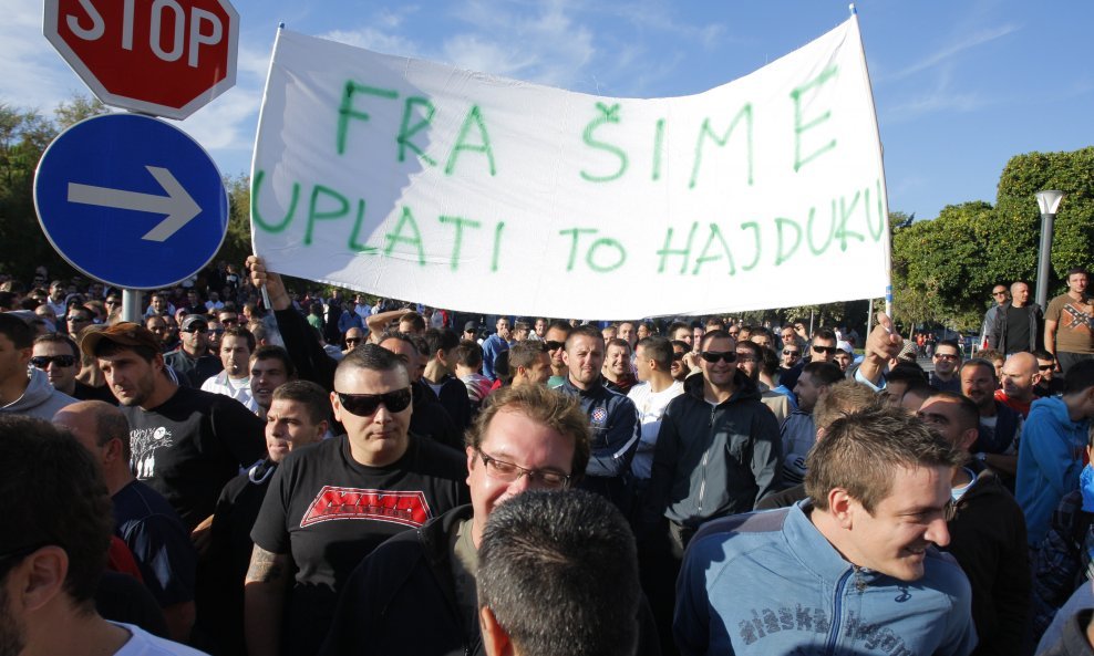 torcida jamstva za hajduka transparent fra šime...