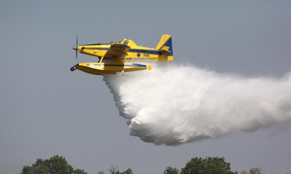 AIR TRACTOR POŽAR GAŠENJE