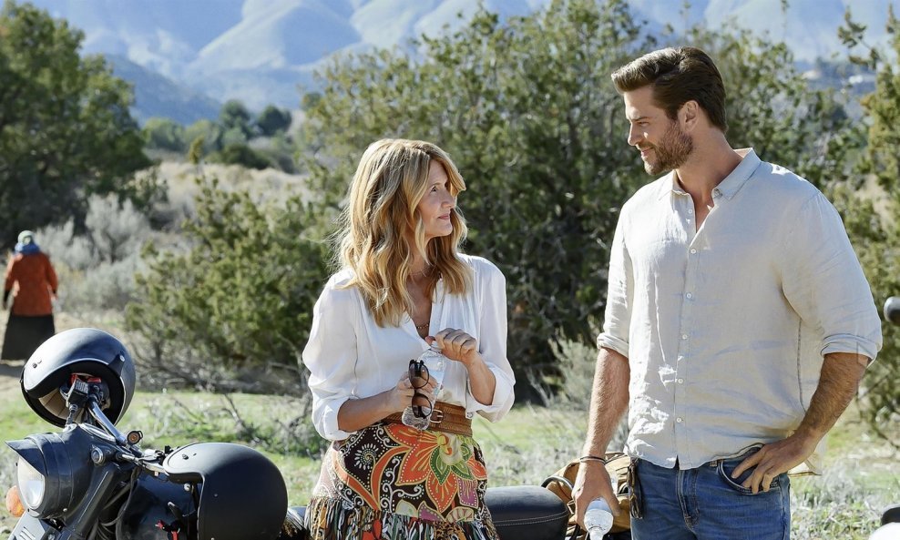 Laura Dern i Liam Hemsworth