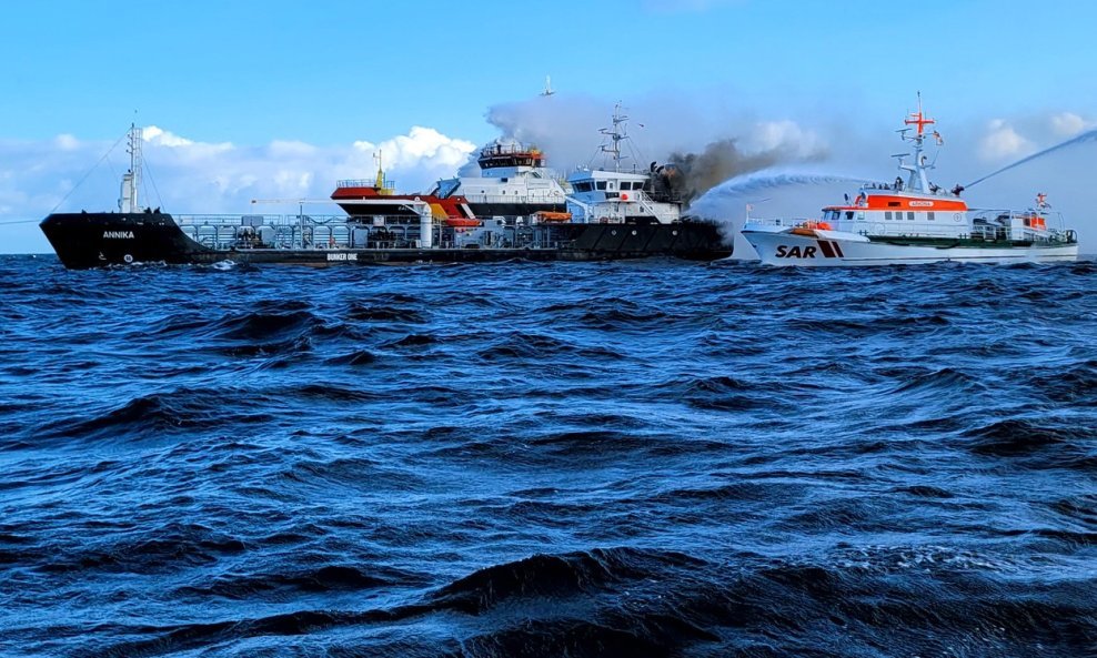 Tanker Annika gori u Baltičkom moru