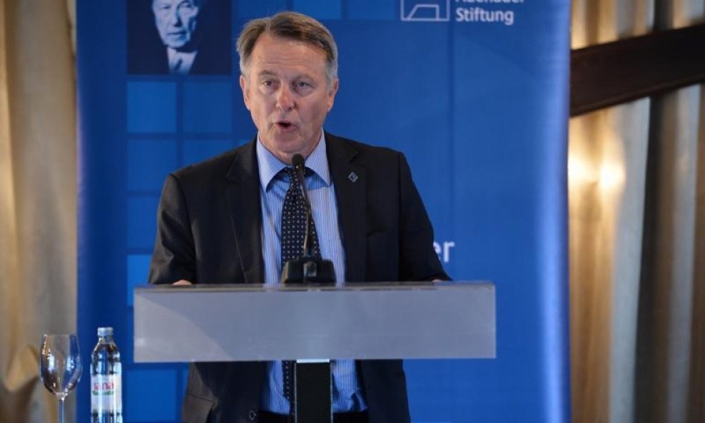 Zagreb - Hotel Westin, predavanje prof. Wolfgang Schuster, Dvojno obrazovanje - Instrument borbe protiv nezaposlenosti mladih, naziv je konferencije koju organiziraju Ured njemacke Zaklade Konrad Adenauer u Republici Hrvatskoj. Photo: Marko Lukunic/PIXSEL