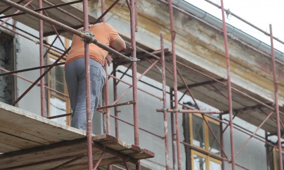 građevinari skele obnova zgrade