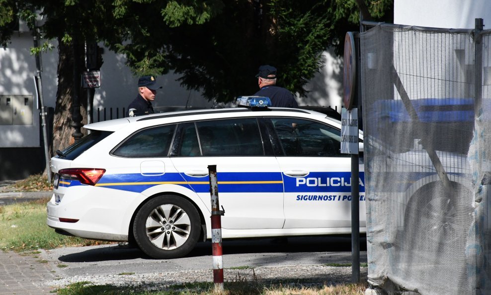 Policija tijekom intervencije u Slavonskom Brodu