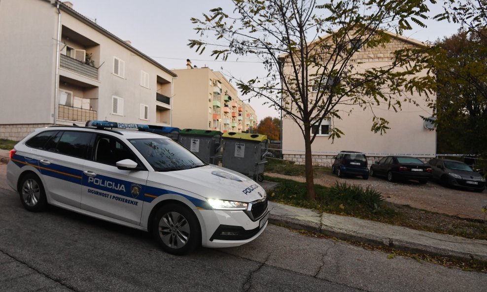 Tragedija u Kninu, u stambenoj zgradi eksplodirala ručna bomba