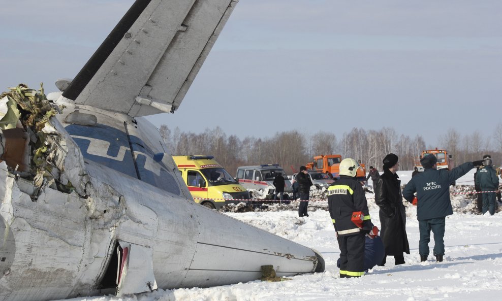 pad aviona UTair airlines ATR 72