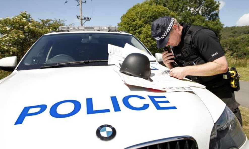 policija policijski automobil