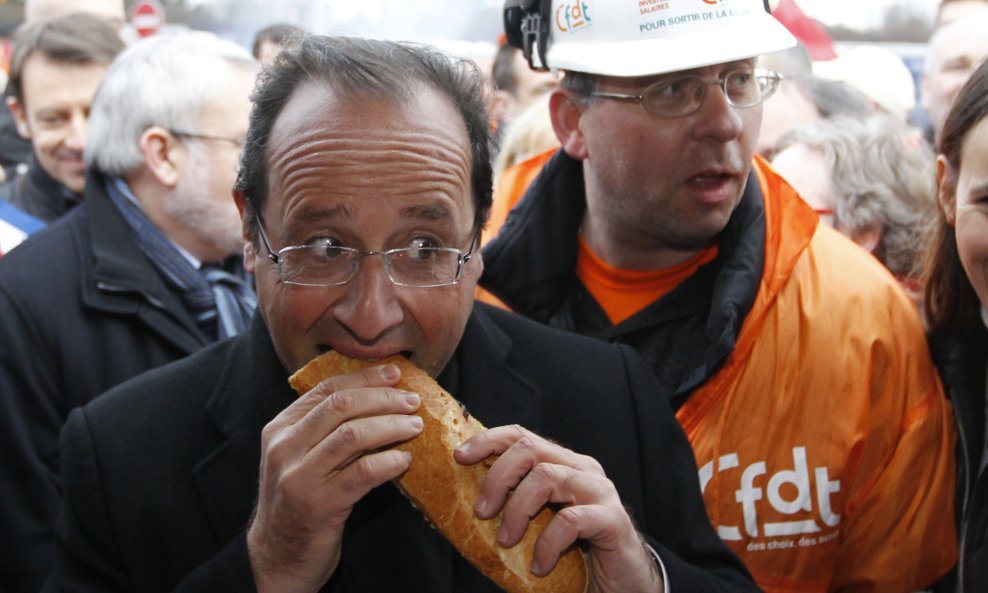 francois hollande jede sendvič