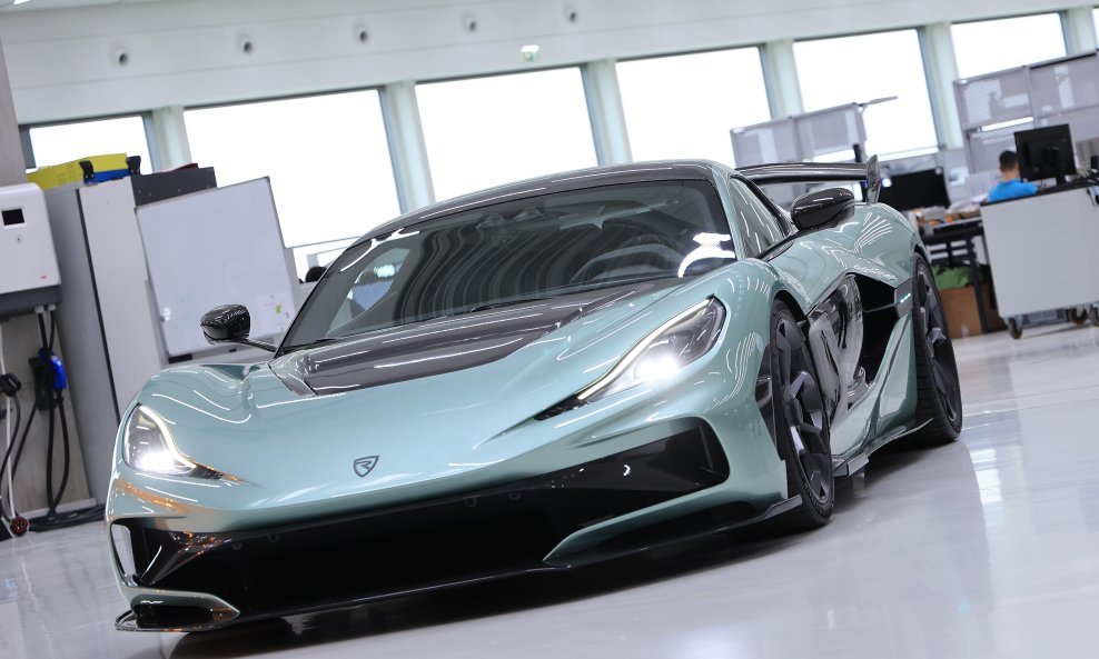 Automobil Rimac Nevera (ilustracija)