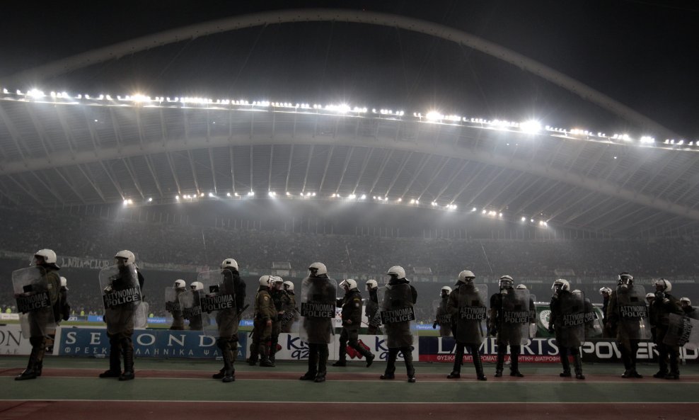 Neredi na utakmici Panathinaikosa i Olympiacosa