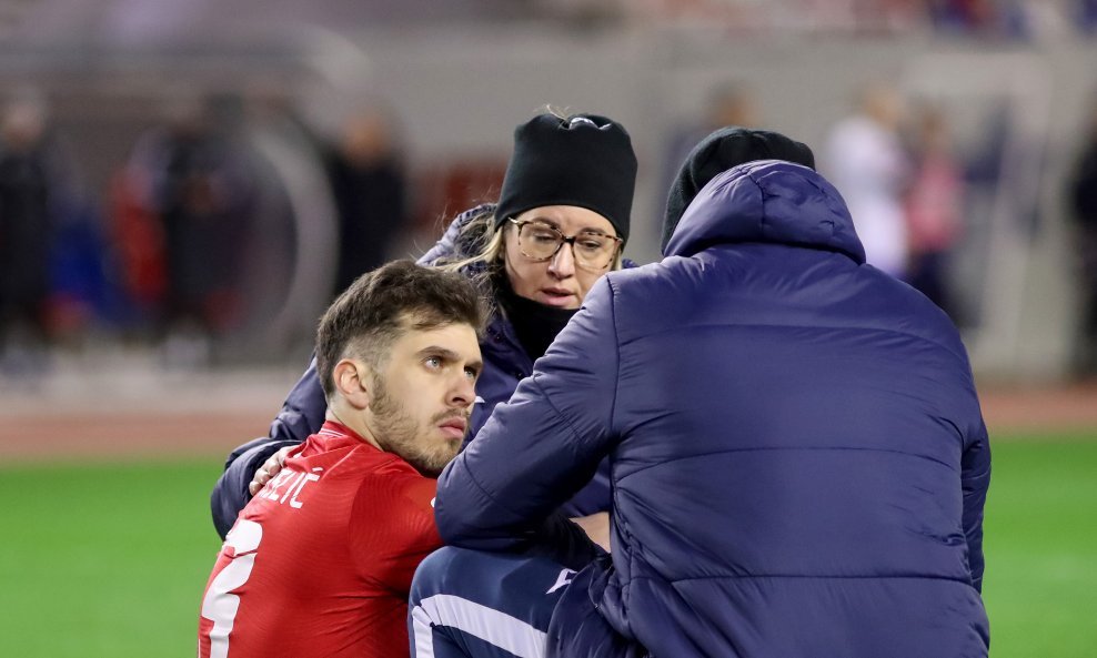 Martin Zlomislić se ozlijedio na utakmici Hajduk - Rijeka, zadobio je potres mozga