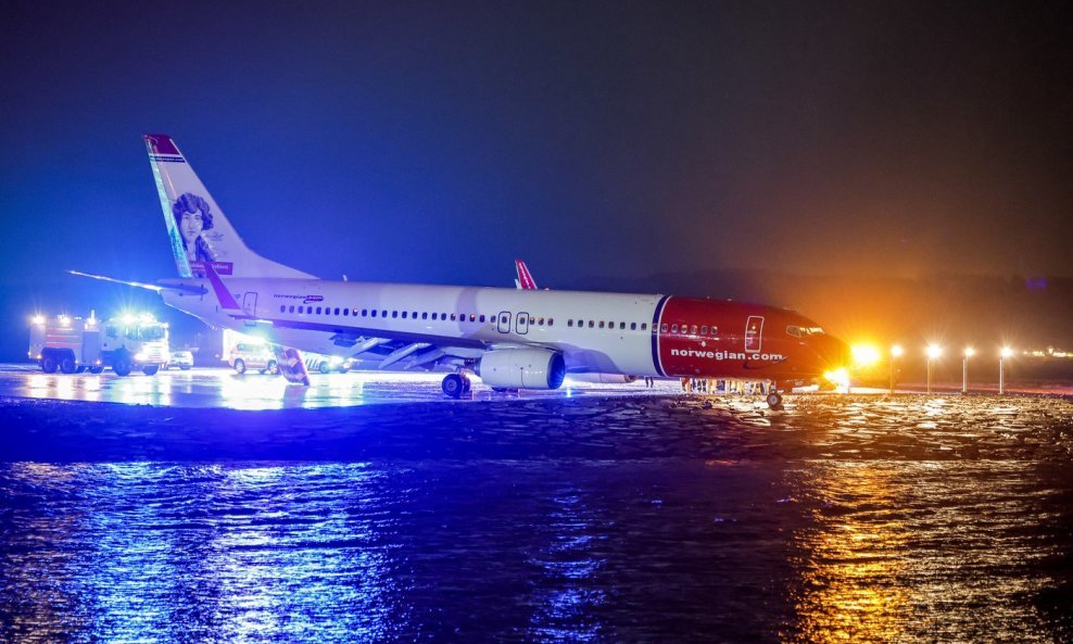 Norwegianov Boeing se zaustavio tik do mora