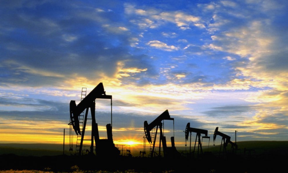 Cijene nafte prošloga tjedna potonule više od 10 posto