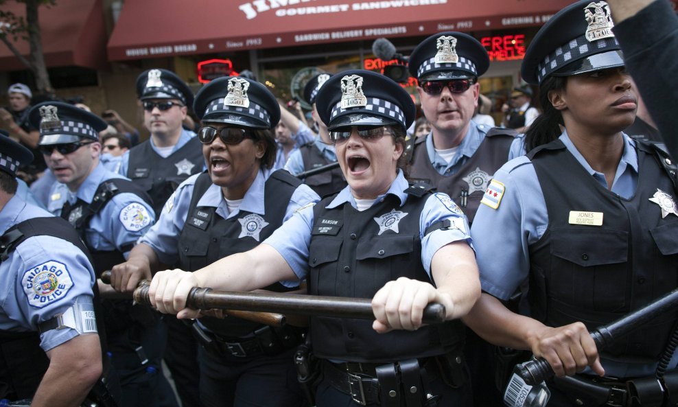 Prosvjed u Chicagu, američka policija