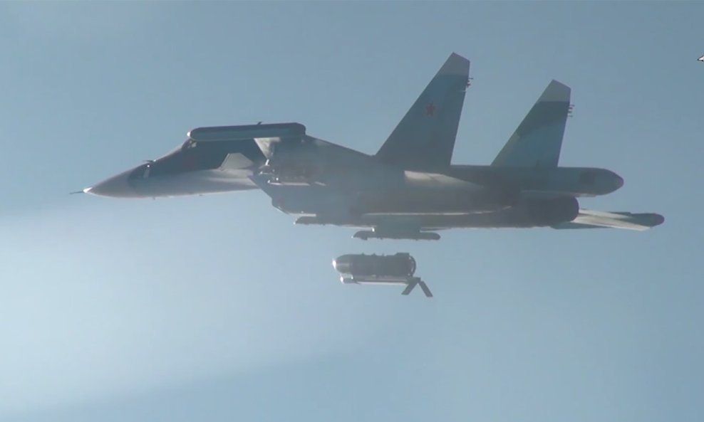 Lansiranje klizne bombe FAB-3000 iz aviona Su-34