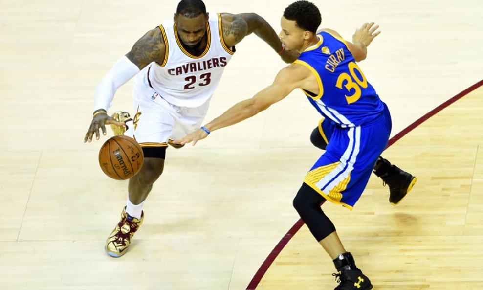 LeBron James (23) , Stephen Curry (30)