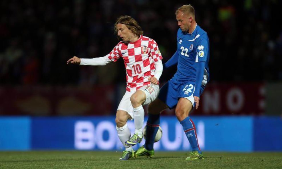 Luka Modrić Eidur Gudjohnsen