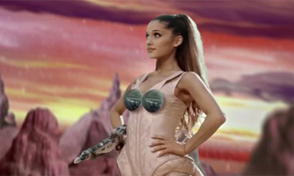 Ariana Grande spot