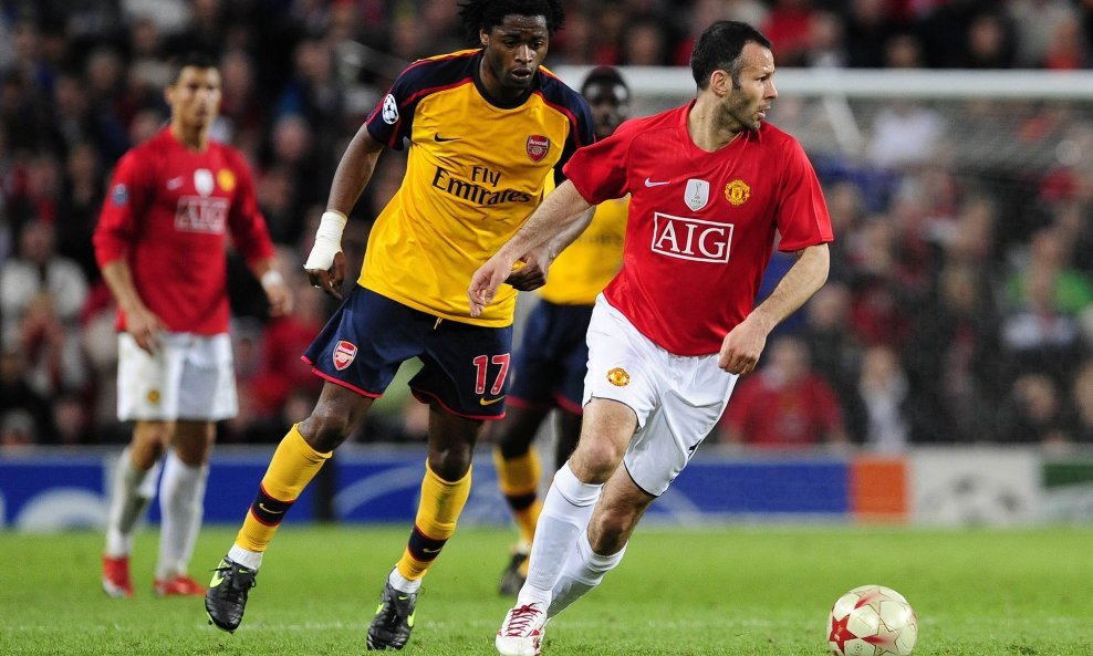 Ryan Giggs i Alexandre Song