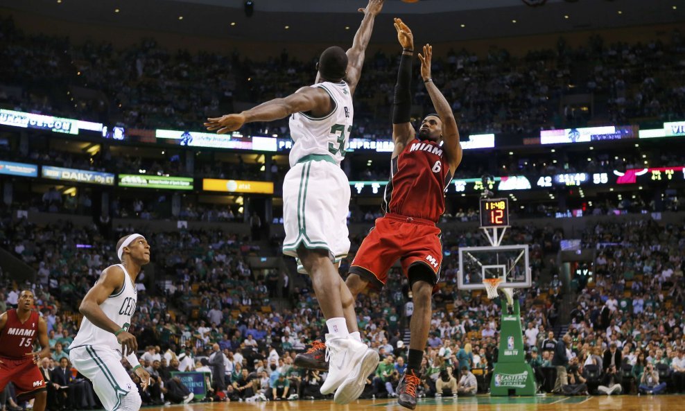 Boston - Miami, LeBron James i Brandon Bass