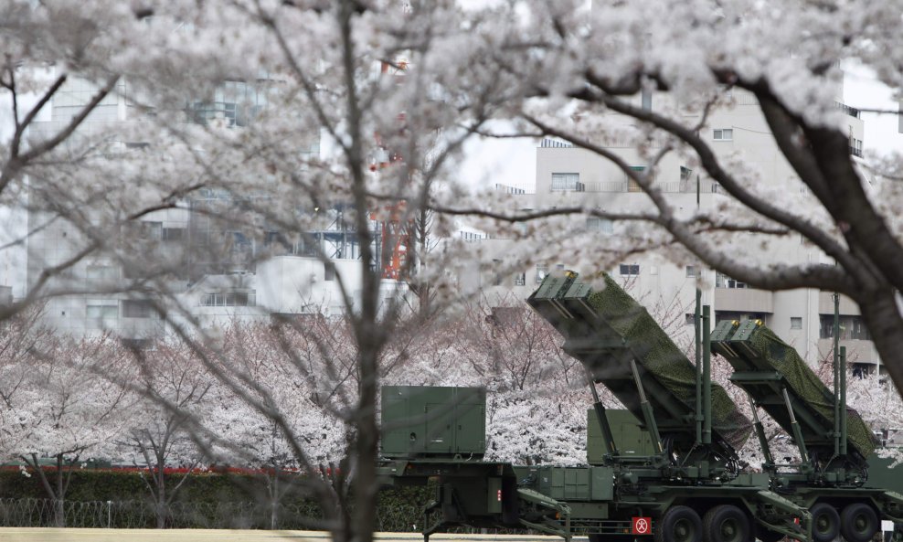 2012-04-07T055029Z_611346158_GM1E84712LZ01_RTRMADP_3_KOREA-NORTH-JAPAN