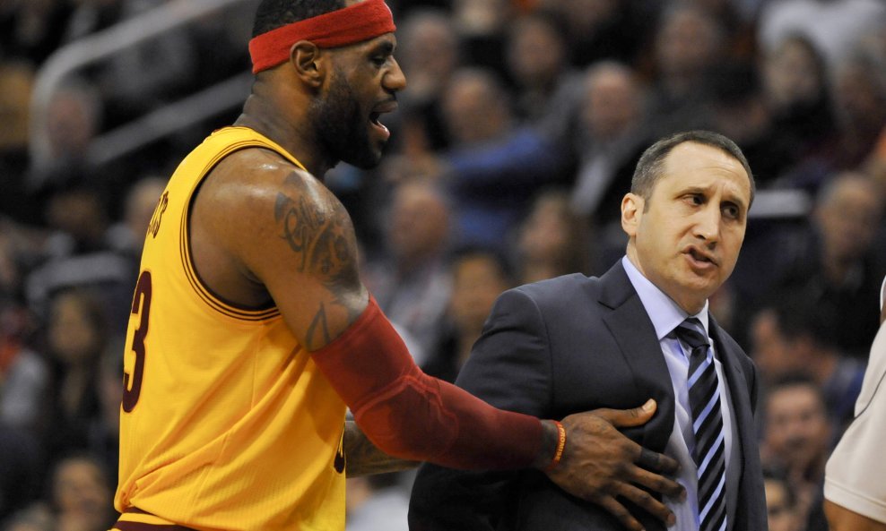 Cleveland Cavaliers - LeBron James i trener David Blatt