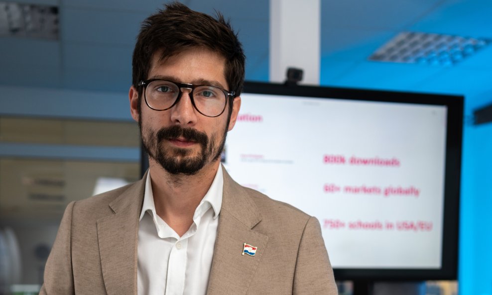 Ivan Jelušić, Orqa