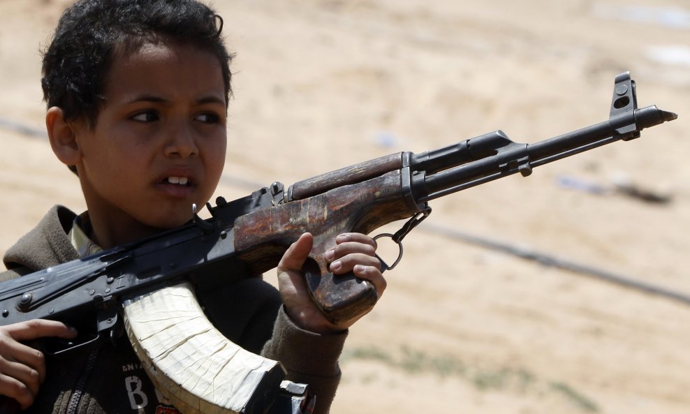 Libija dijete oružje