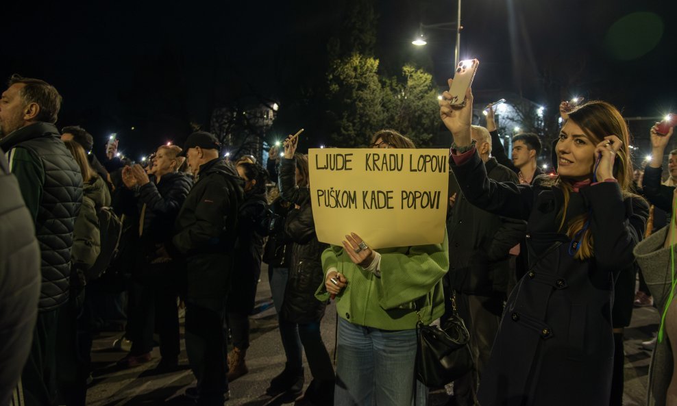 Ilustracija / Neformalna grupa studenata "Kamo Sutra" je pozvala građane na blokadu mosta Blaža Jovanovića zbog zločina na Cetinju