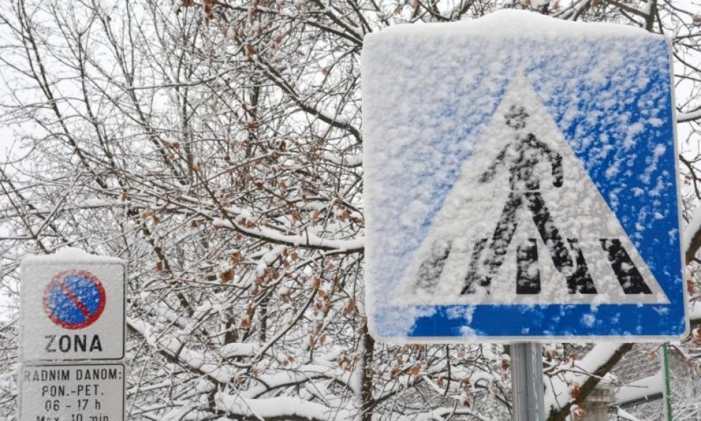 snijeg prometni znak