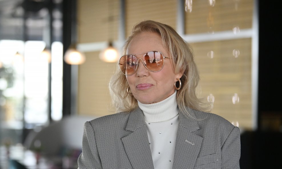 Lepa Brena
