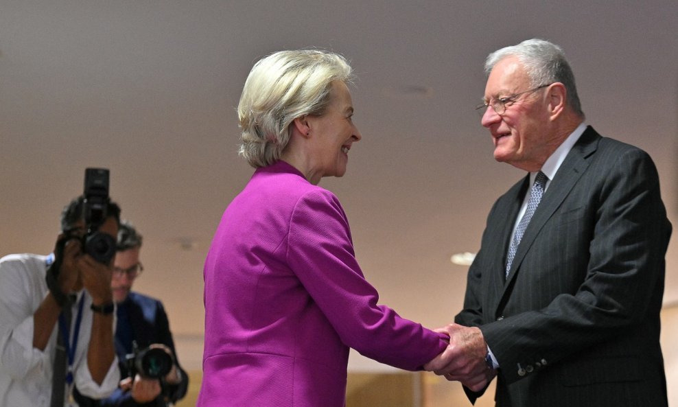 Ursula von der Leyen i Keith Kellogg