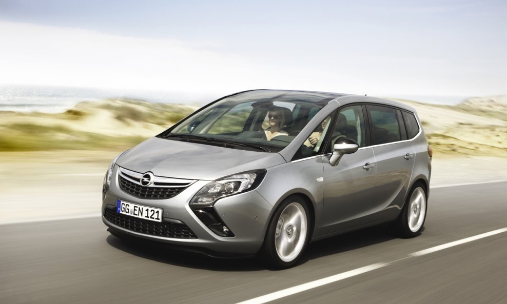 01-2012-opel-zafira-tourer