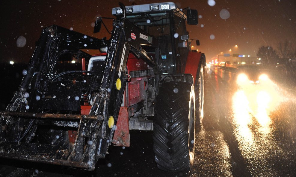 seljaci traktori velika gorica blokada