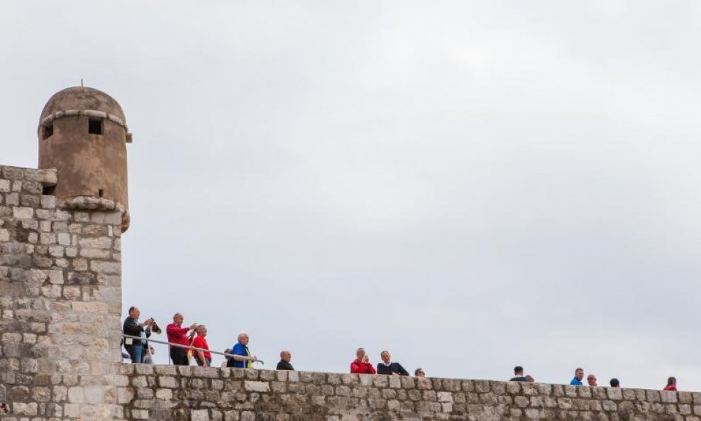 dubrovačke zidine turisti