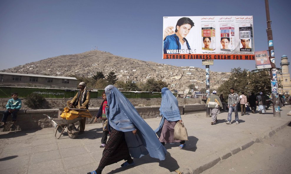 afganistan burka reklama