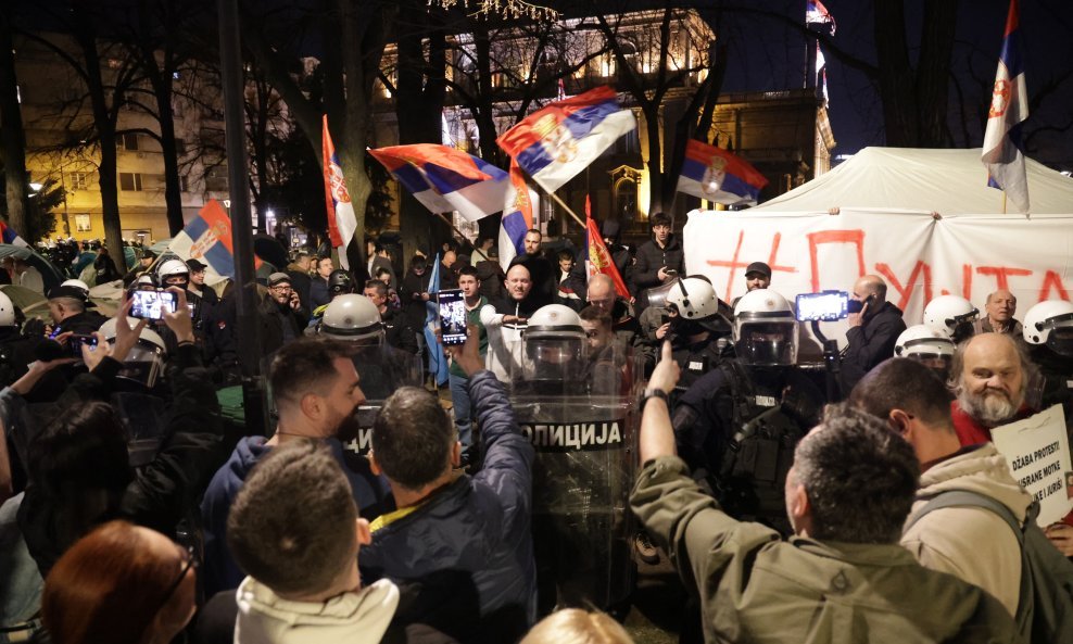 Beograd: Policija je spriječila građane da se pridruže u prosvjedima u Pionirskom parku