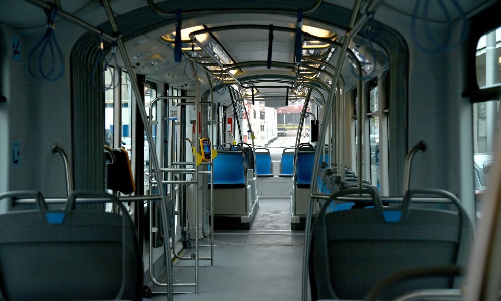 Tomislav Tomašević provozao se novim tramvajima koji su danas pušteni u promet.